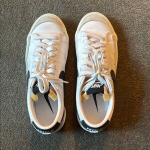 NIKE White and Black Sneakers Classic Design